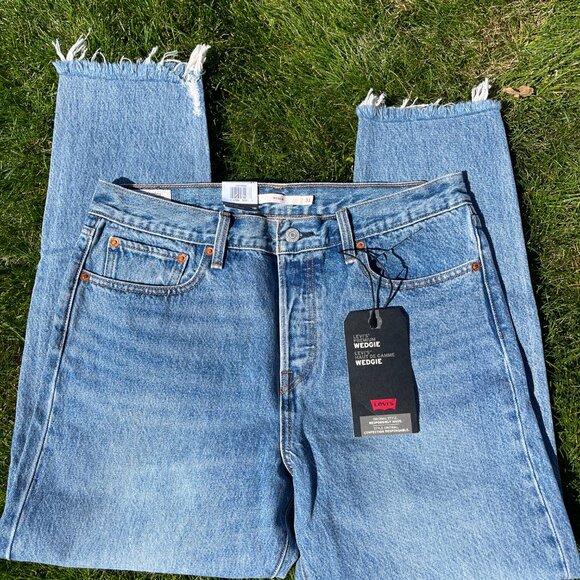 levi wedgie jeans - Picture 3 of 3